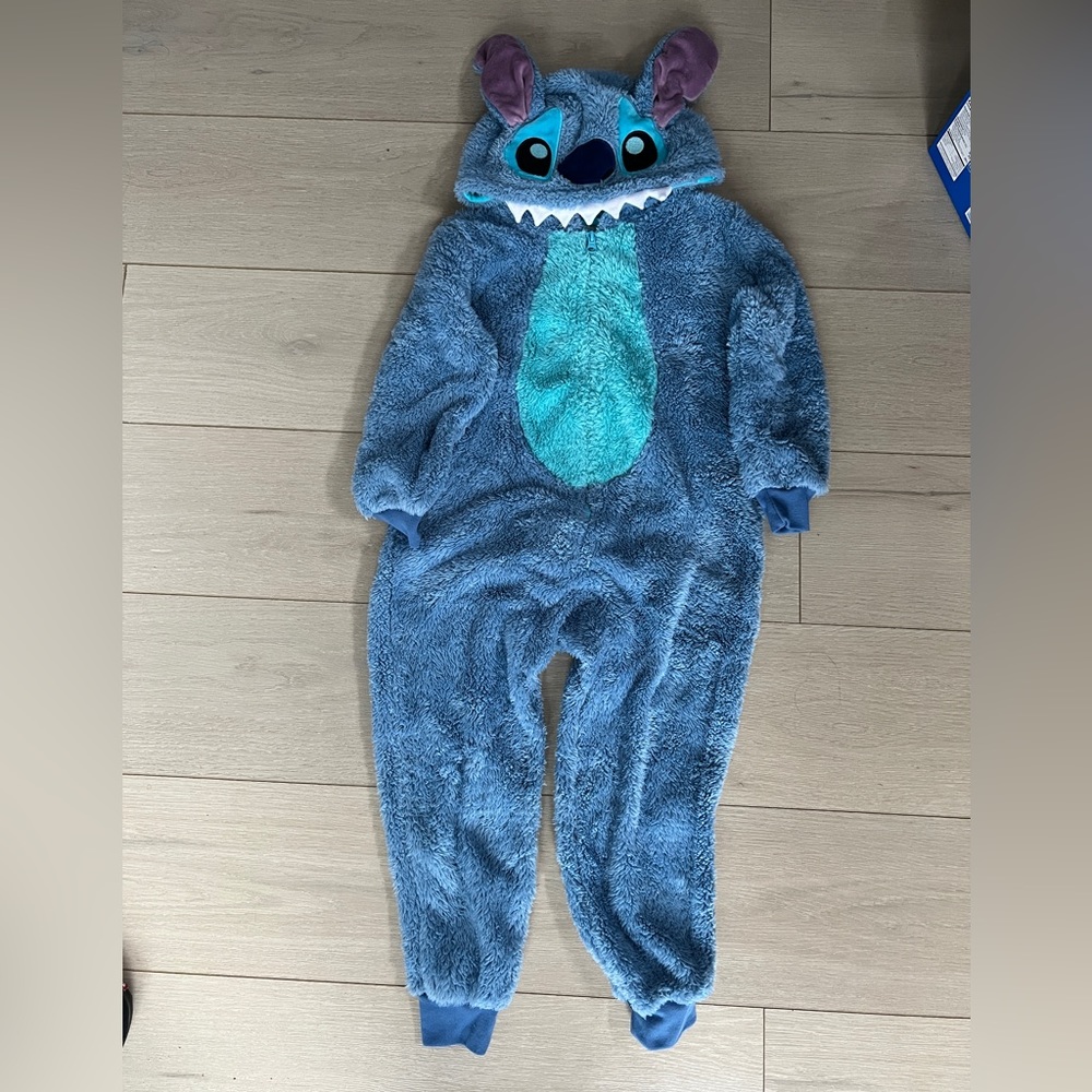 Stitch Outfit Size 5/6